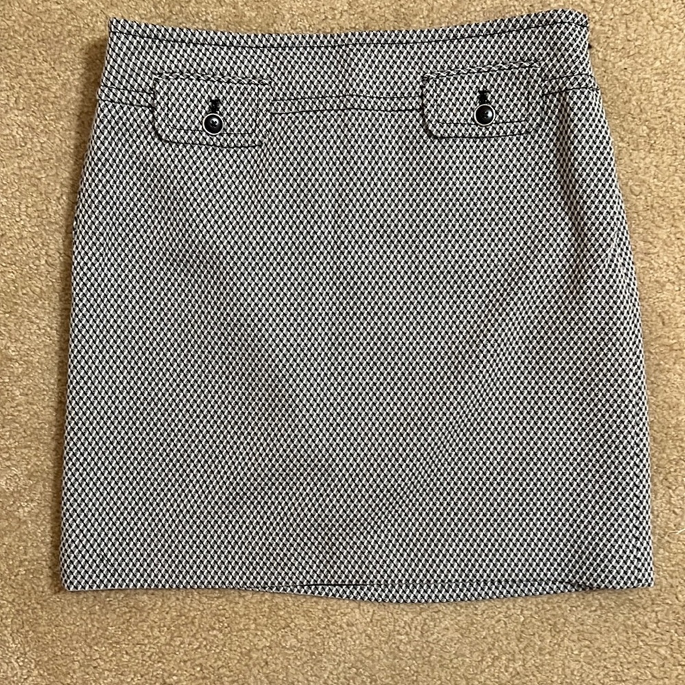 Ann Taylor Loft skirt black and white like new